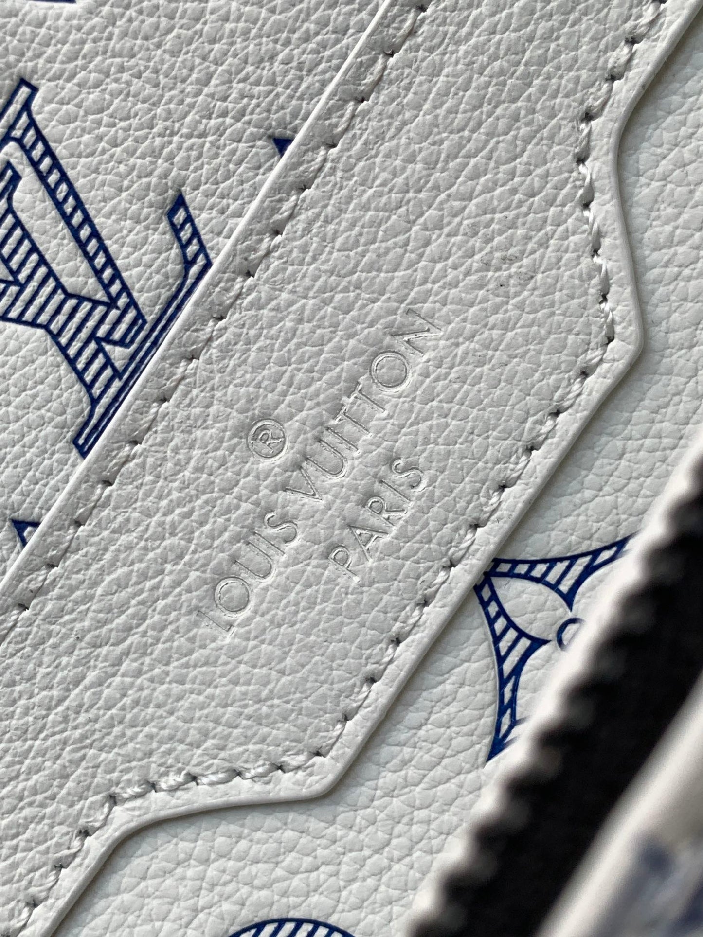 Borsello Louis Vuitton white
