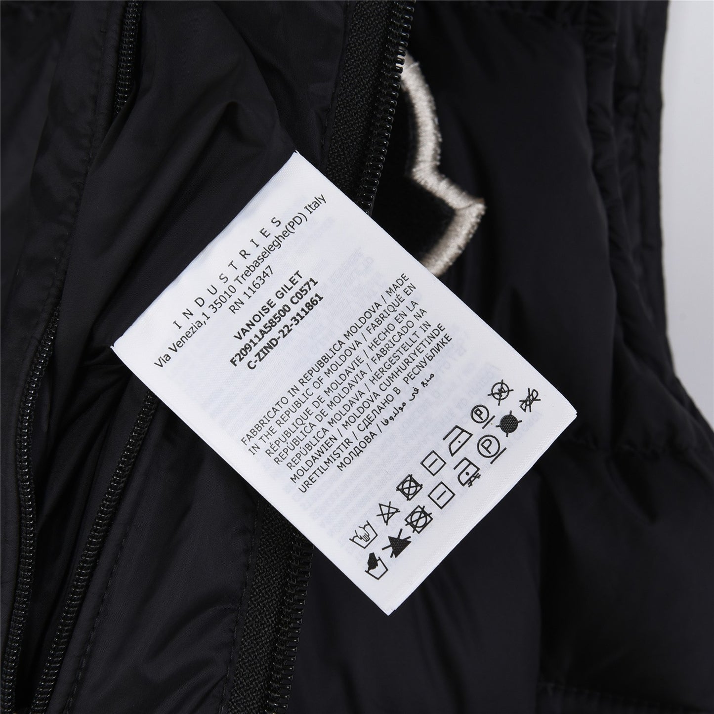 Smanicato moncler