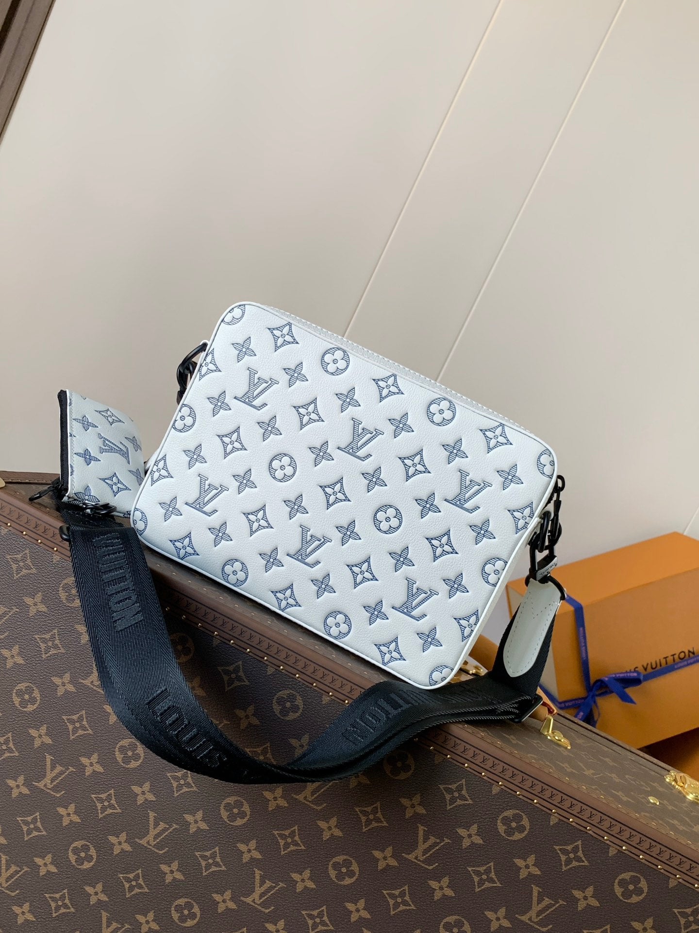 Borsello Louis Vuitton white