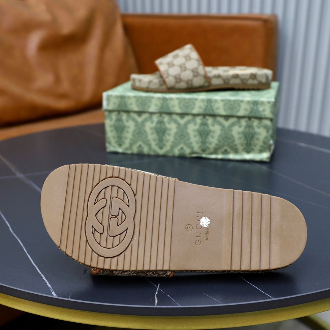 Slippers Gucci