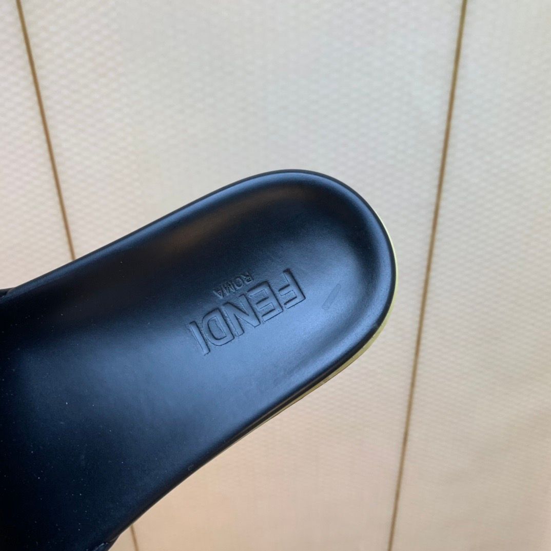 Slippers Fend