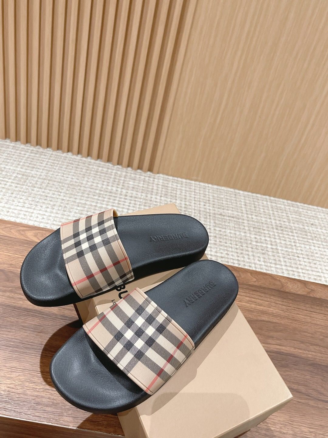 Slippers Burberry