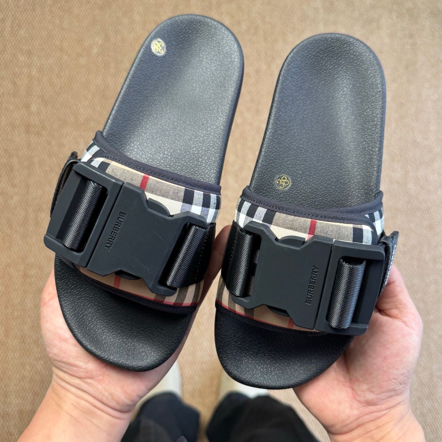Slippers Burberry