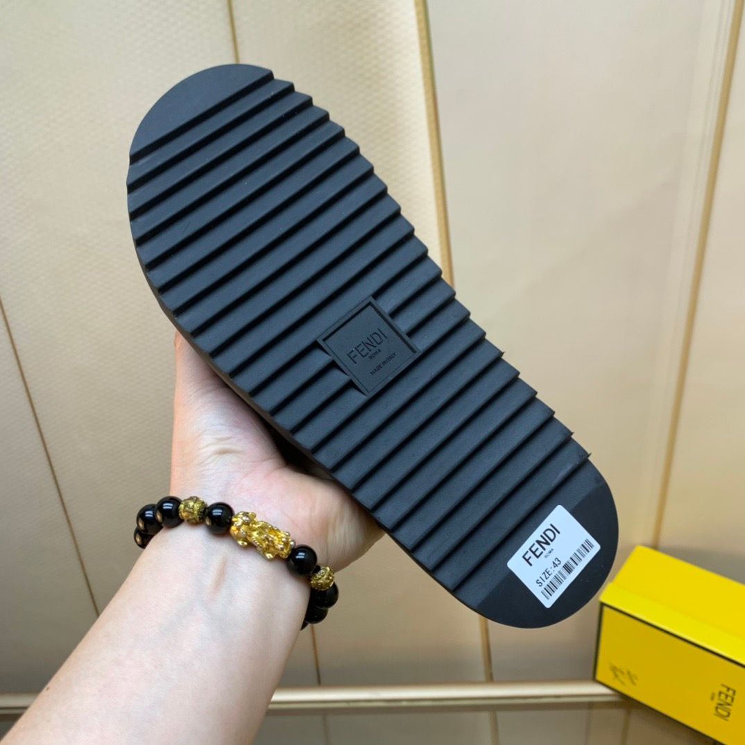 Slippers Fend