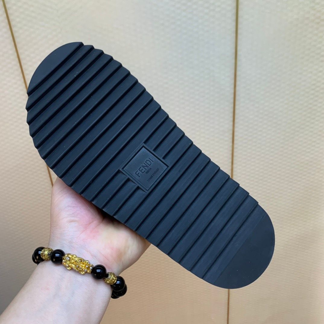 Slippers Fend