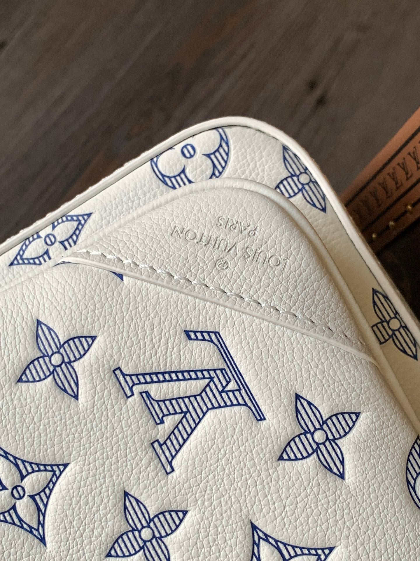 Borsello Louis Vuitton white