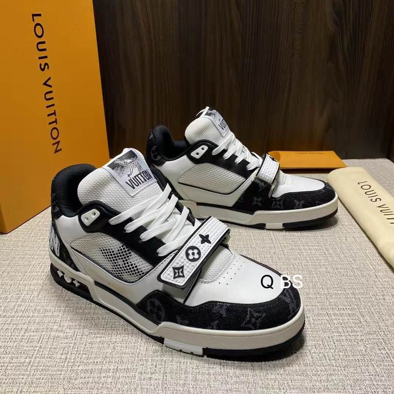 Louis Vuitton trainer LV black