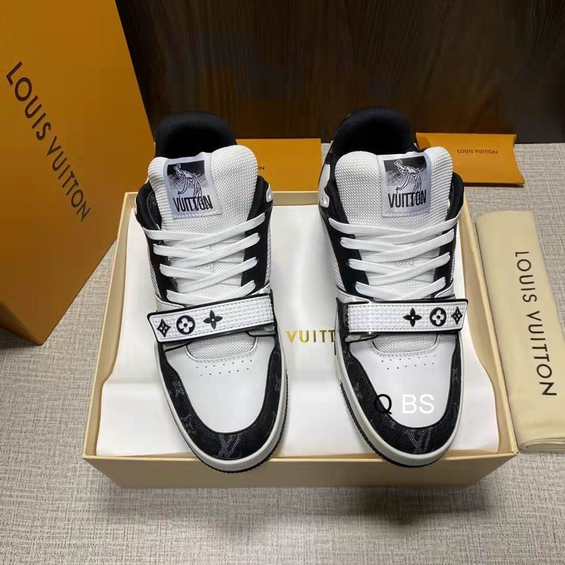Louis Vuitton trainer LV black