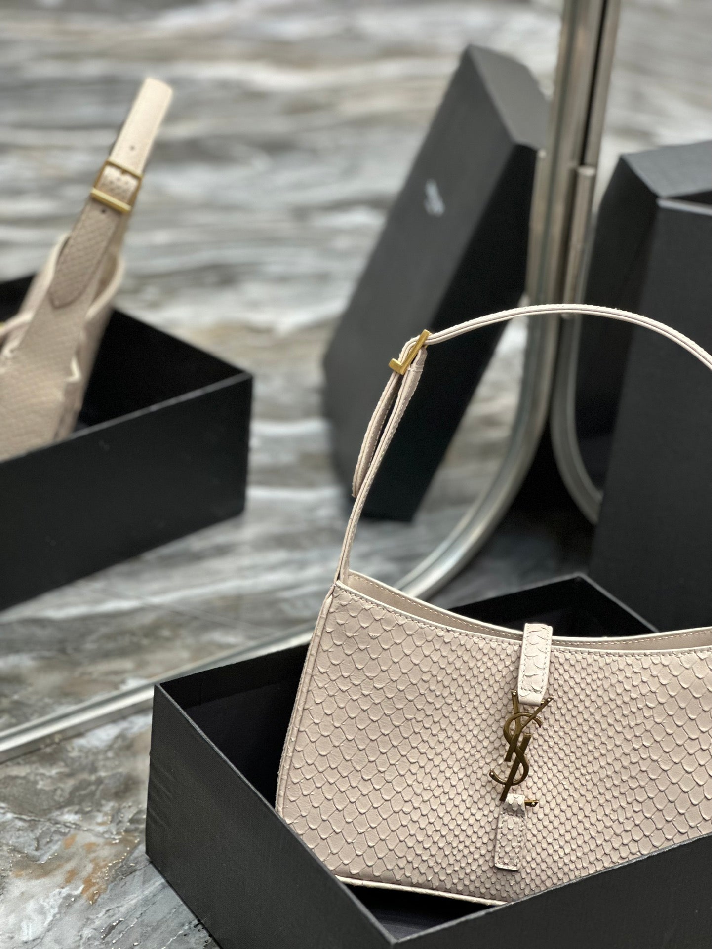 Borsa YSL