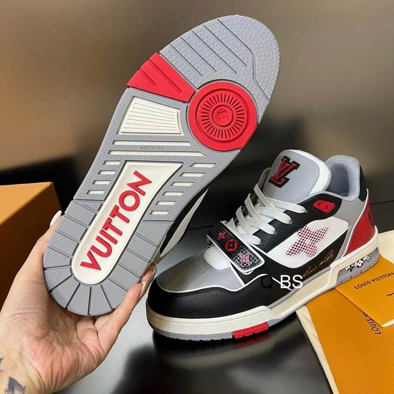 Louis Vuitton trainer LV black