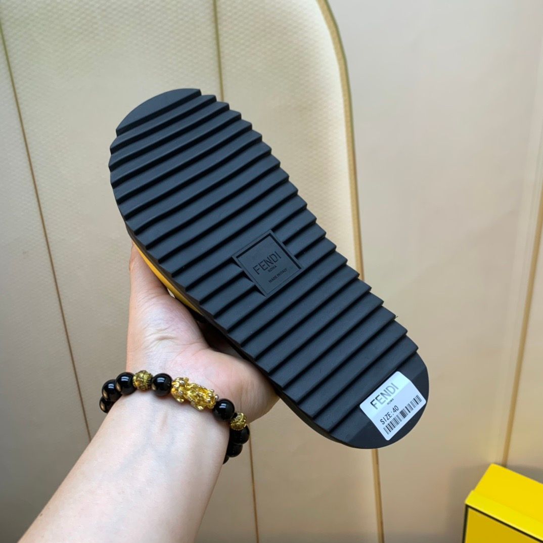 Slippers Fend