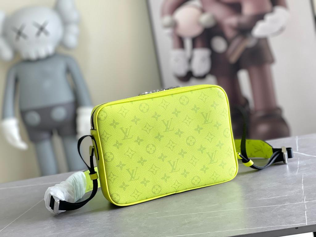 Borsello  Louis Vuitton