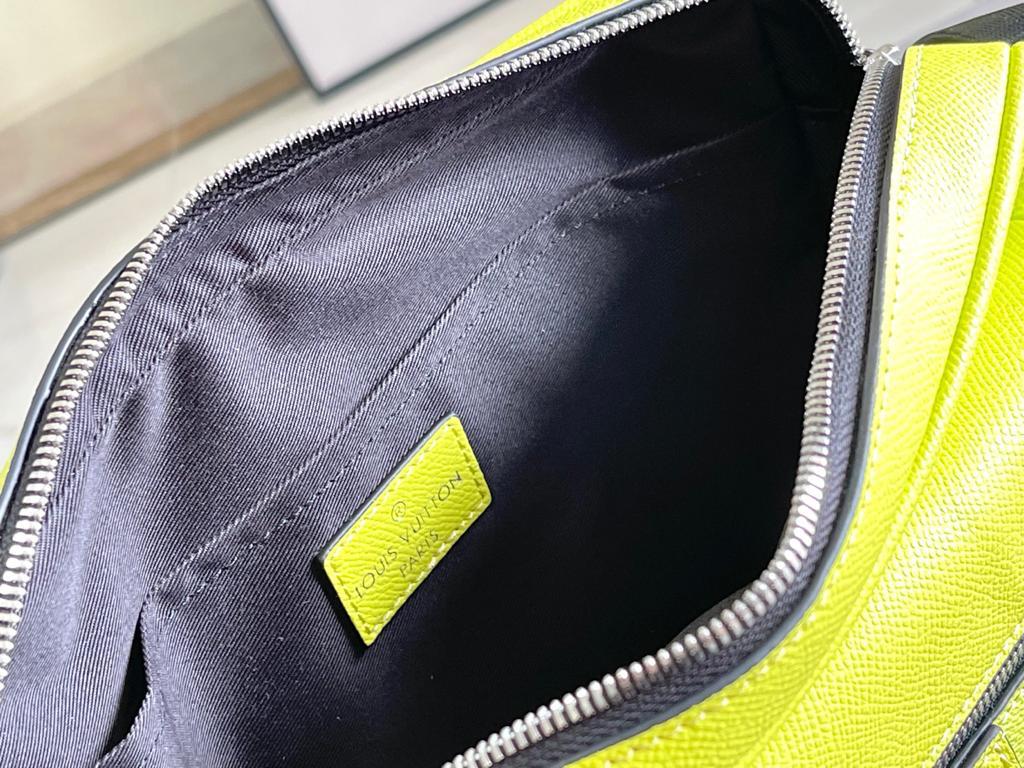 Borsello  Louis Vuitton