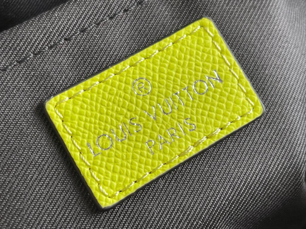 Borsello  Louis Vuitton